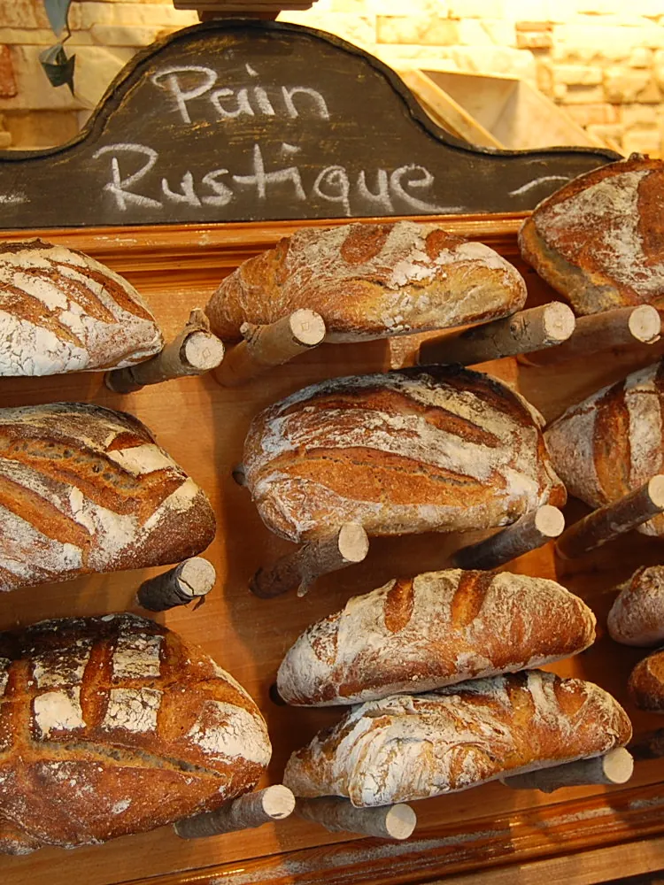 Mischbrot mit kräftig gebackener Kruste